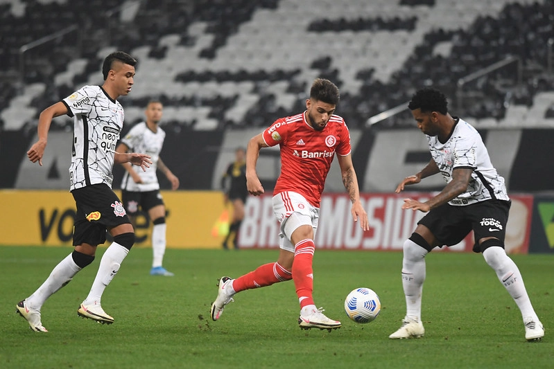 Sylvinho Pressionado Corinthians Joga O Internacional Em