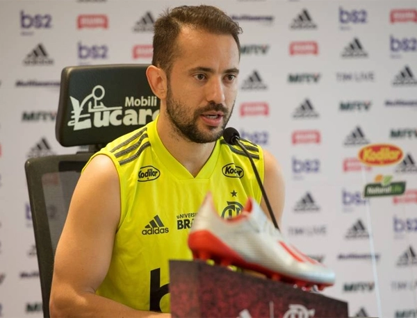 Everton Ribeiro comemora retorno de jogadores de seleções ao Flamengo