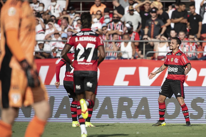 Flamengo recebe proposta milionária por Michael Notícias Terceiro Tempo