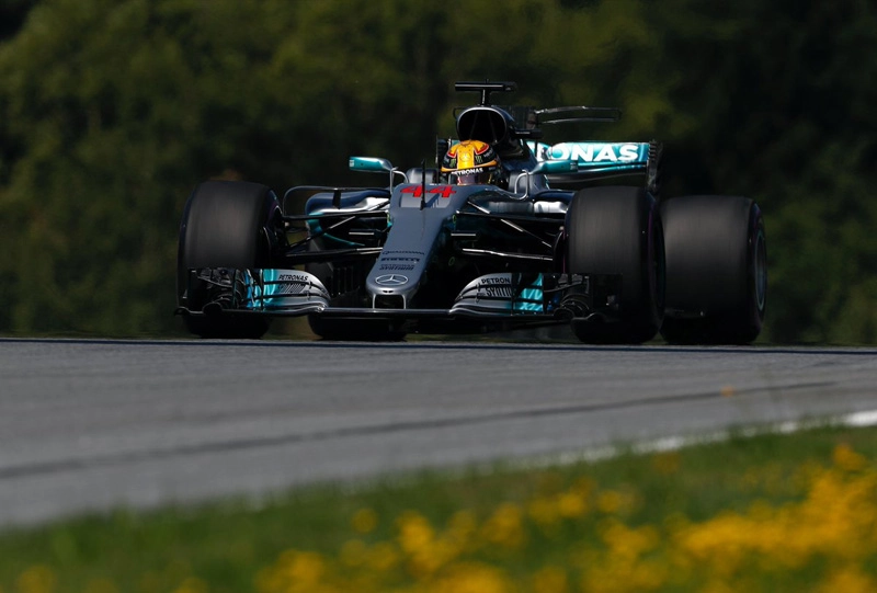 F Hamilton Quebra Recorde Da Pista E Lidera Primeiro Treino Livre Na