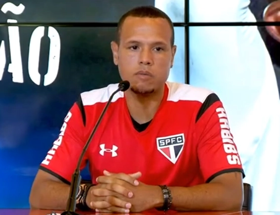 Bastante Emocionado Luis Fabiano Se Despede Do S O Paulo Not Cias