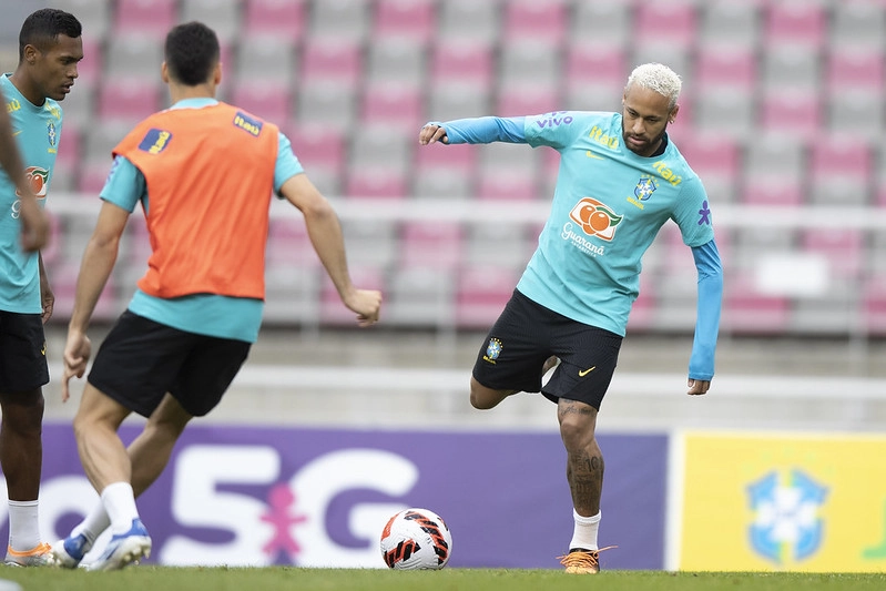 Neymar Se Machuca Em Treino E Vira D Vida Para Jogo Da Sele O