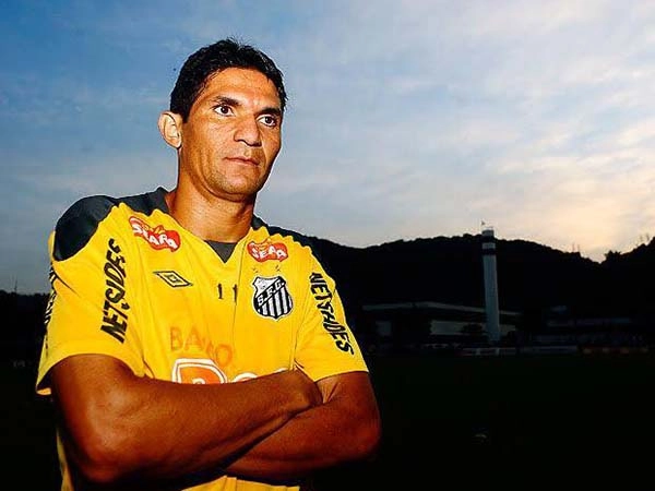 Aos Anos Zagueiro Durval Ex Santos E Sport Anuncia Aposentadoria