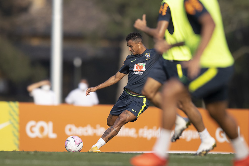 Danilo E Lodi Falam Da Responsabilidade De Jogar Nas Laterais Da