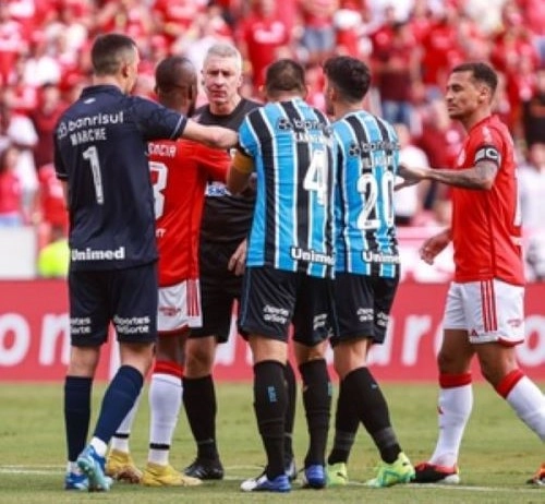 Renato Escala Mal Gr Mio Se Perde Em Campo E Inter Vence O Gre Nal Nos