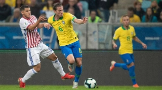 Site vaza suposta nova camisa azul da seleção brasileira