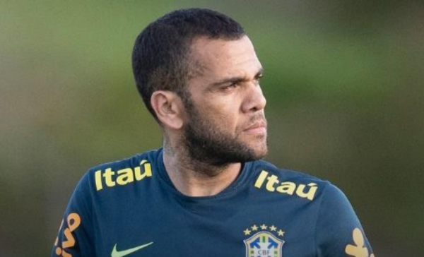 Daniel Alves ainda não sabe qual clube defenderá na próxima temporada. Foto: Lucas Figueiredo/CBF/Via UOL