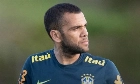 'Desempregado' e veterano, Dani Alves tem proposta de gigante europeu, mas sonha com Barça