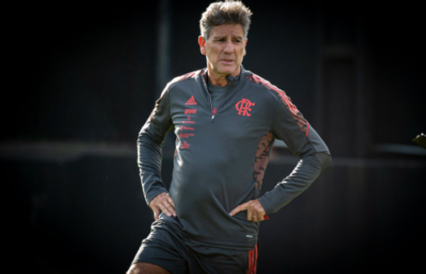 Treinador rubro-negro durante treino no Ninho do Urubu. Foto: Alexandre Vidal/Flamengo