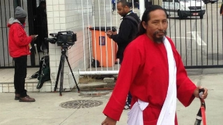 Torcedor peruano deixa o Nilton Santos após acompanhar treino da seleção. Foto: Leo Burlá/UOL