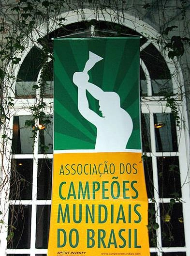 A associação visa obter recursos para ajudar os campeões mundiais mais necessitados.