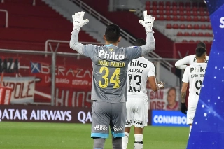 João Paulo foi o herói da classificação santista na Sul-Americana. Foto: Ivan Storti/Santos FC