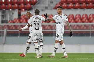 Direção do Peixe pediu 5 milhões para liberar o atacante. Foto: Ivan Storti