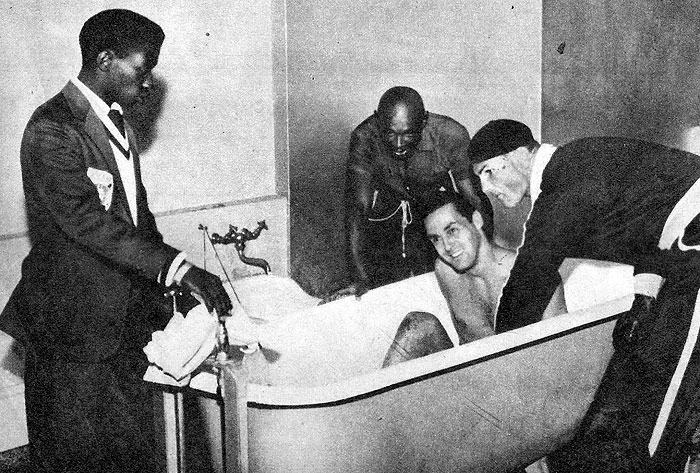 Veja Gylmar na banheira, auxiliado por Paulo Amaral (de boina), Mário Américo e Moacir (de gravata). A foto é da revista Mundo Ilustrado, de 1958.