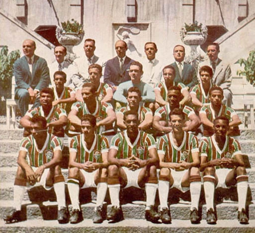 O elenco do Tricolor Carioca, campeão estadual de 1959. De cima para baixo, na primeira fila (em pé): Dourado Lopes, Dr. Paes Barreto, Dilson Guedes, Zezé Moreira, Ailton Machado, Wilson Xavier e José de Almeida. Segunda fila: Jair Francisco, Paulo, Castilho, Jair Santana e Romeu. Terceira fila: Jair Marinho, Pinheiro, Edmilson, Clóvis e Altair. Quarta fila: Maurinho, Paulinho Ladrão, Valdo, Telê Santana e Escurinho