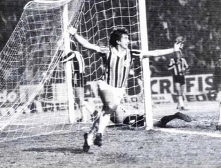 César marcou o segundo gol do Grêmio diante do Peñarol, na final da Libertadores de 1983
