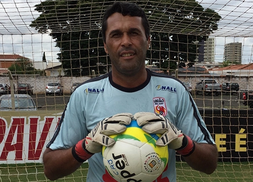 Adinam - Ex-goleiro do União São João de Araras-SP