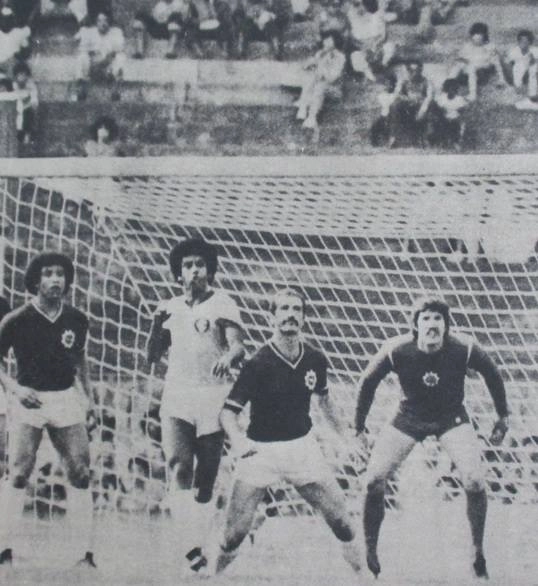 Caxias e Internacional nos anos 70. Da esquerda para a direita: Cedenir, Jair, Felipão e Bagatini. Foto: arquivo pessoal de Bagatini