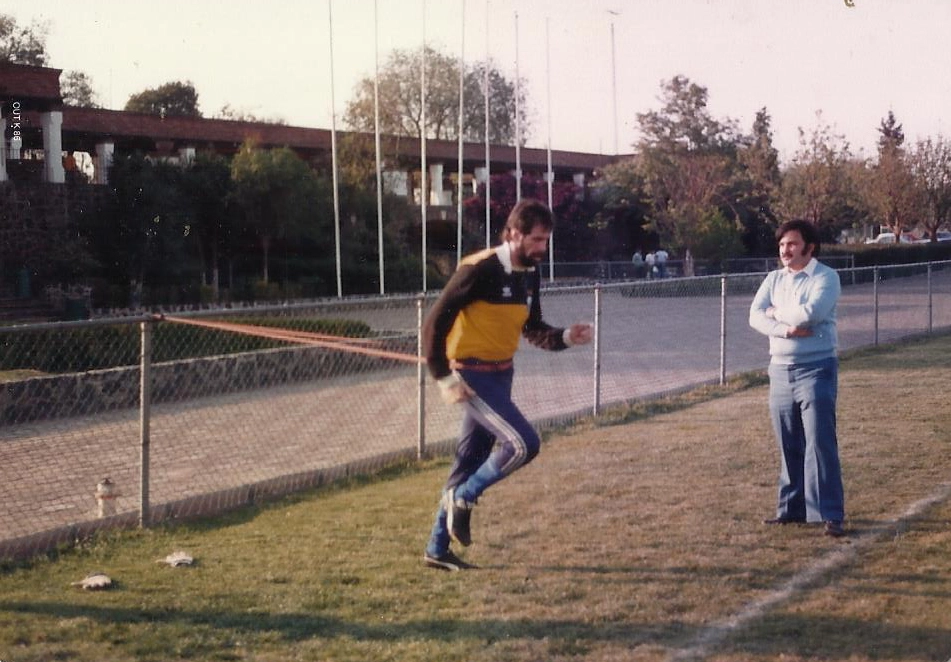 Treino pesado em 1984, então no Santos, durante excursão do Peixe. Foto: arquivo pessoal de Julio Espinosa