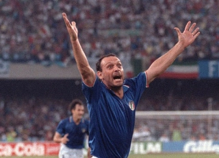 Comemorando gol pela Itália. Foto: Federazione Italiana Gioco Calcio