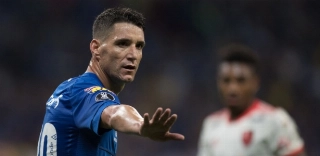 Corinthians e Grêmio demonstram interesse em Thiago Neves, do Cruzeiro