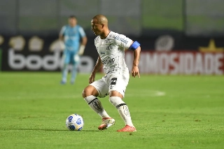 Tentando se reabilitar no campeonato, Peixe chega desfalcado para o jogo na Arena Condá. Foto: Ivan Storti/Santos FC