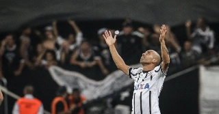 Sheik tem último ato na Arena, ao lado de amigos e de olho nos mais pobres