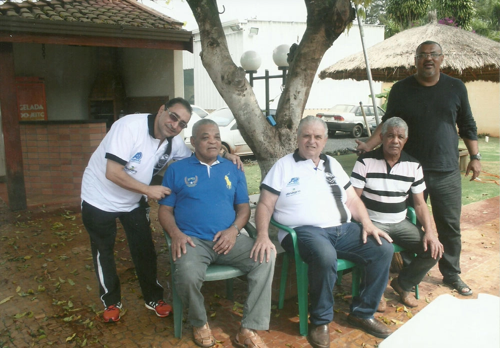 Que encontro, histórico. Da esquerda para a direita, Betinho, (ex-Santo André e Juventus), Píter (um dos maiores marcadores que o Rei Pelé já teve), Tomires, Ferreira (ex-Vasco da Gama) e Marcelo (filho de Píter). Foto envida por Tomires