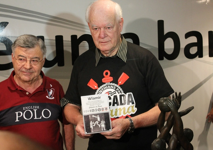 O ídolo, que teve marcante passagem pelo basquete corintiano, foi homenageado pelo clube no dia 25 de agosto de 2012. Foto: Ricardo Biserra