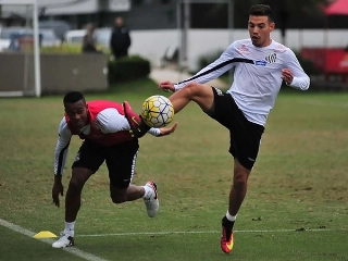 Maxi Rolón foi apontado como sucessor do craque argentino e jogou no Peixe em 2016. Foto: Ivan Storti/Santos FC