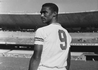 No Maracan&atilde;, em sua &eacute;poca de atleta do Fluminense. Foto: Reprodu&ccedil;&atilde;o