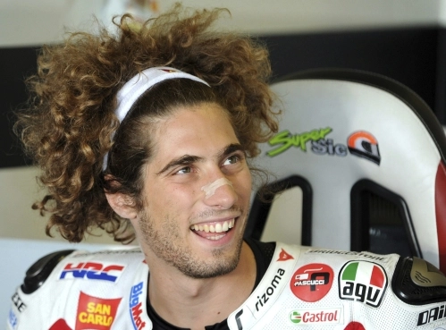 A vasta cabeleira de Marco Simoncelli era sua marca registrada. Foto: iG/EFE