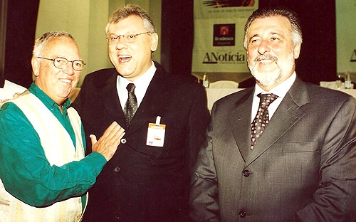 Armando Nogueira, Milton Neves e o Deputado Carlos Melles (então Ministro dos Esportes), em 2000, no troféu 