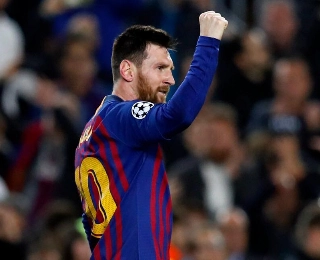 Ex-camisa 10 do Barcelona está livre no mercado, mas não será simples conseguir uma nova equipe. Foto: Facebook/Reprodução