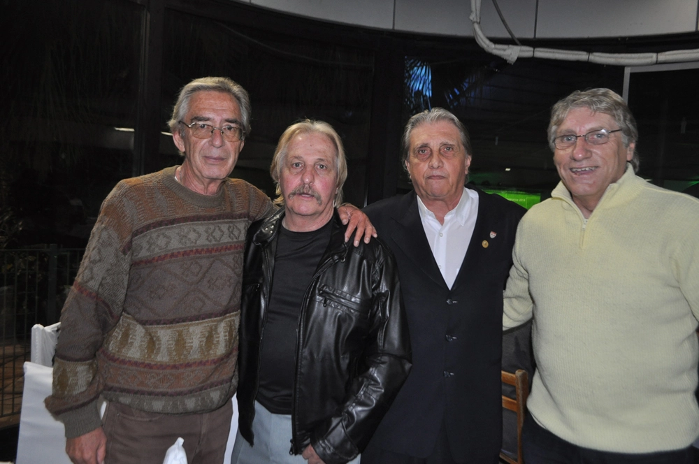 O segundo, da esquerda para a direita é Pedrinho Pasca, seguido por Écio Pasca e Mário Motta na festa em homenagem aos ex-jogadores do Palmeiras, em 20 de setembro de 2014, no restaurante do Parque Aquático do Palestra Itália. Foto: Marcos Júnior/Portal TT