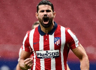 Centroavante naturalizado espanhol está sem clube desde dezembro de 2020. Foto: Facebook/Reprodução