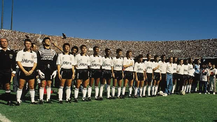 Corinthians, campeão brasileiro de 1990. Da esquerda para a direita, Neto, Ronaldo Giovanelli, Márcio Bittencourt, Giba, Jacenir, Guinei, Marcelo Djian, Wilson Mano, Tupãzinho, Mauro Van Basten e Fabinho