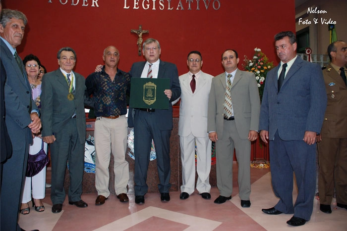 Sr.Hélio Magnoni Filho, o ex-jogador Elzo, Milton Neves, Fernando Marajá do Olinto, vereador local e o Dr. Wesley