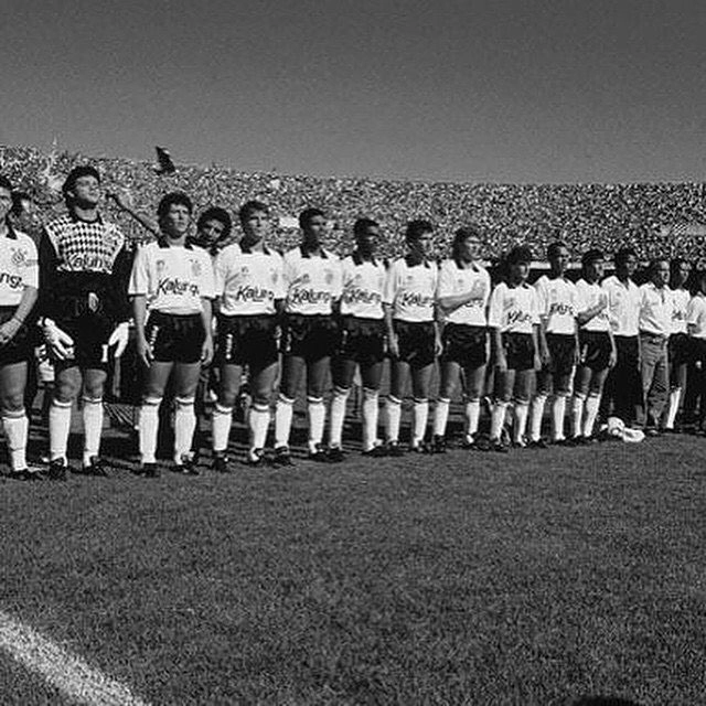 Corinthians, campeão brasileiro de 1990. Da esquerda para a direita, Neto, Ronaldo Giovanelli, Márcio Bittencourt, Giba, Jacenir, Guinei, Marcelo Djian, Wilson Mano, Tupãzinho, Mauro Van Basten e Fabinho