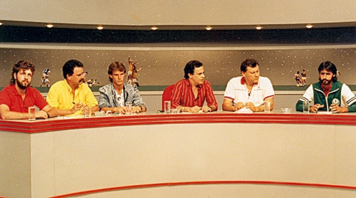 Da esquerda para a direita, na Mesa Redonda da TV Gazeta, em 1986: José Calil, Mário Marinho, Lê, Roberto Avallone, Milton Neves e um convidado