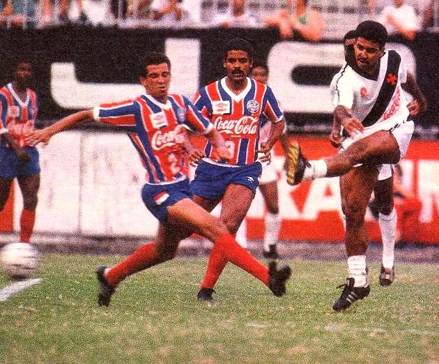 Maílson, Vagner Basílio e Boiadeiro, duelo entre Vasco e Bahia, em 1988. Foto enviada por Carlos Alberto Gomes Diniz