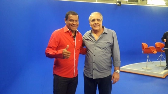 O ex-jogador Muller e o narrador Oliveira Andrade, em 2016 Foto: reprodução