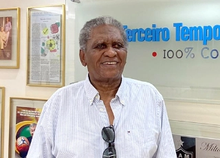 O ex-zagueiro Brandão sofre de problemas causados pelo glaucoma