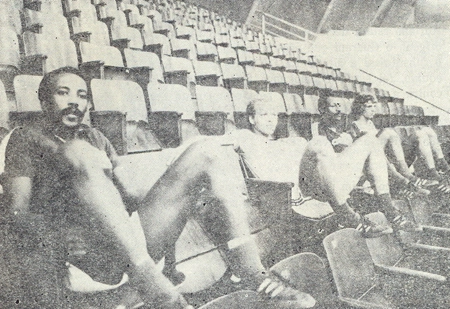 Craques do Palmeiras reunidos no ginásio do Parque Antártica no final da década de 1970. Da direita para a esquerda estão Beto Fuscão, Ademir da Guia, Edu e Adriano