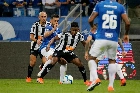 Cruzeiro supera crise, vence Atlético-MG e fica perto de semi na Copa do BR