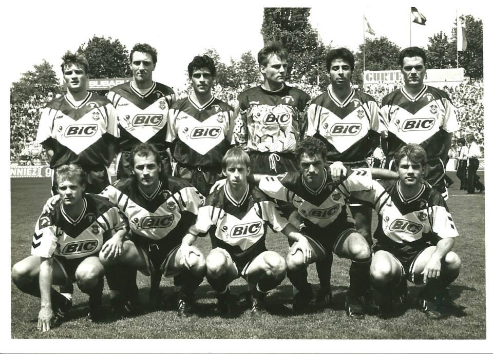 Pela equipe suíça do Lugano, onde atuou entre 1990 e 1996. Mauro Galvão é o penúltimo em pé, da esquerda para a direita: Foto: arquivo pessoal de Mauro Galvão