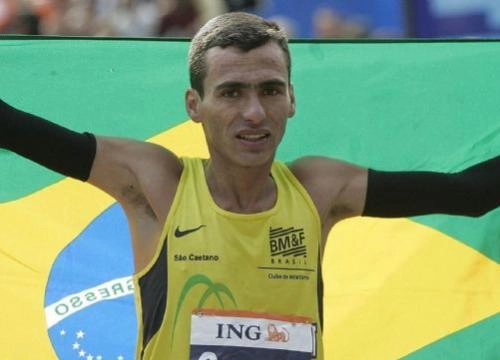 Marilson Gomes dos Santos  - Ex-fundista e bicampe&atilde;o da Maratona de Nova York
