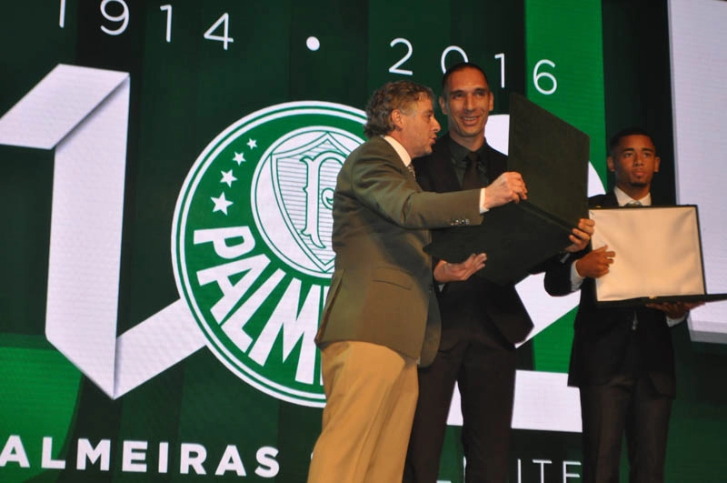 Paulo Nobre, Fernando Prass e Gabriel Jesus em 26 de agosto de 2016, no Espaço das Américas. Jogadores foram homenageados na festa de 102 anos do Palmeiras. Foto: Marcos Júnior Micheletti/Portal TT