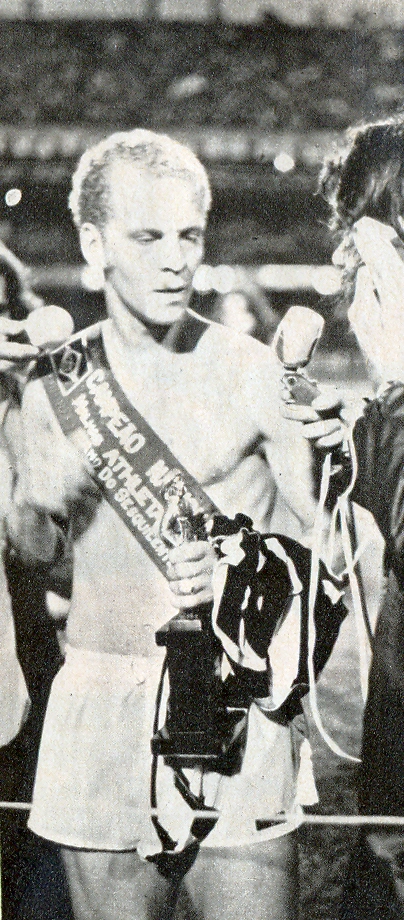 Ademir da Guia no Morumbi com a faixa de campeão brasileiro de 1972.