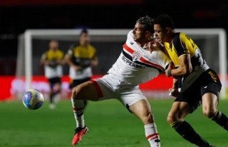 Calleri durante o confronto com a equipe catarinense no primeiro turno. Foto: Rubens Chiri/São Paulo